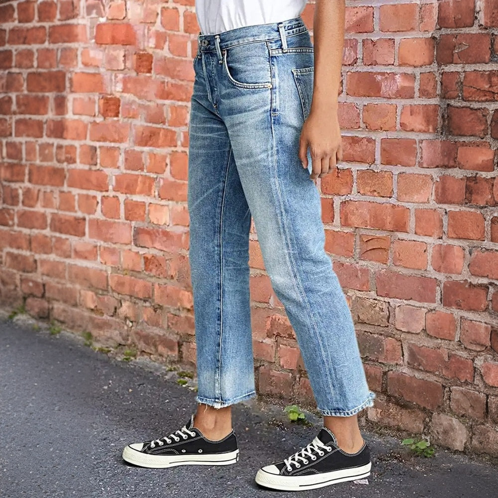 Low-Rise Cropped Boyfriend Jeans For Women, Relaxed Fit Straight Leg Denim With A Distressed Raw Hem, Casual Light Wash Pants